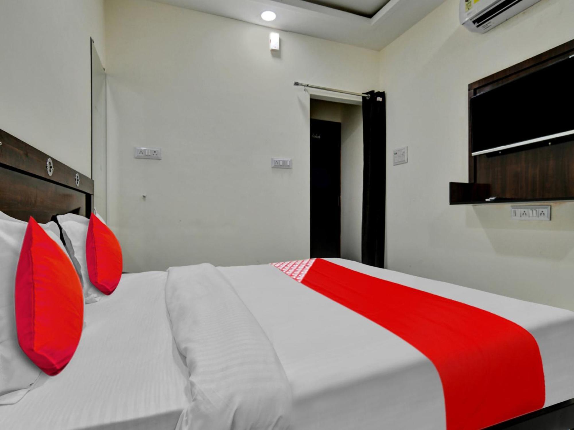 Oyo Hotel Dr Greens Indore Exterior photo